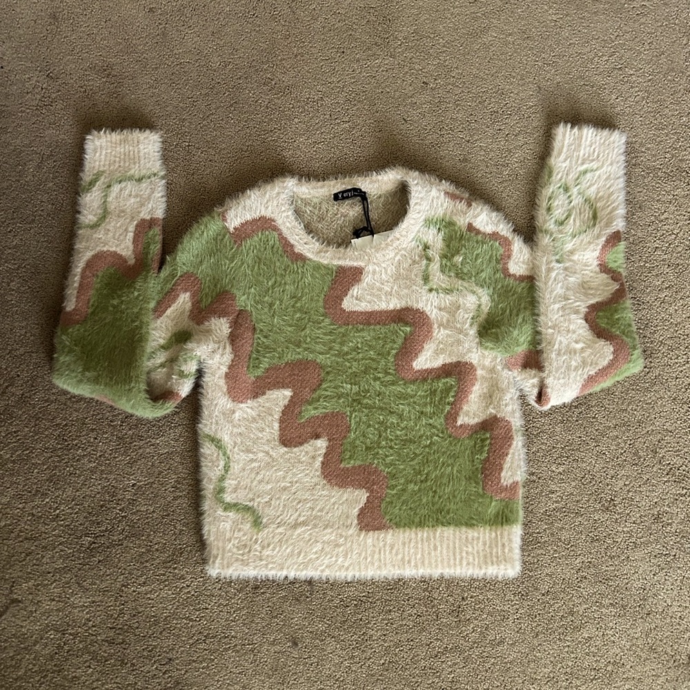 Woman’s Brand New crew neck sweater,  size small.